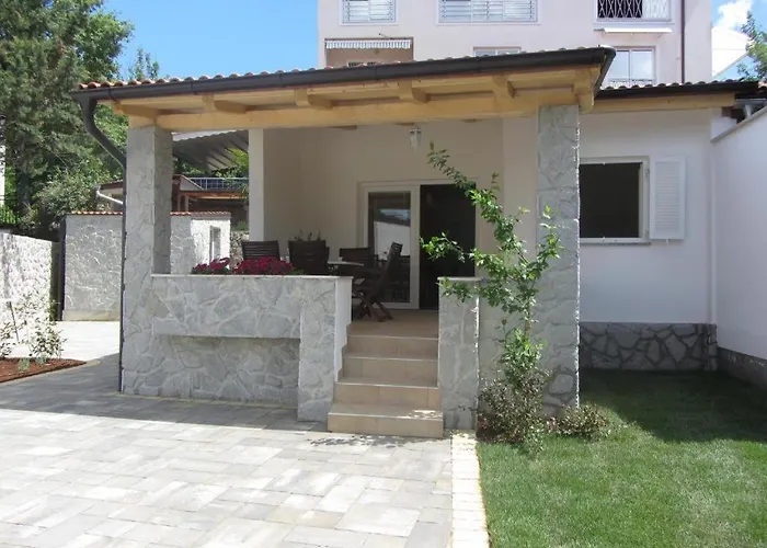 Holiday Home Lujo