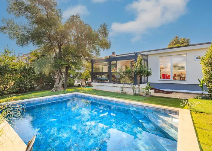 Jacaranda Cottage