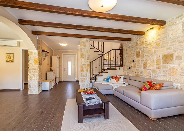 Holiday House Seascape I With Private Pool And Spacious Garden